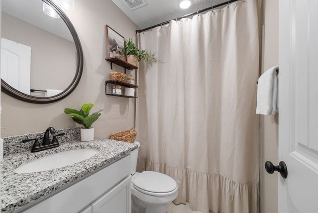 2462 Shadowood Rd, Clarksville, TN 37043