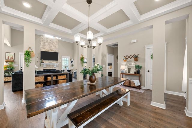 2462 Shadowood Rd, Clarksville, TN 37043