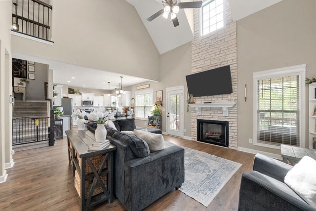 2462 Shadowood Rd, Clarksville, TN 37043