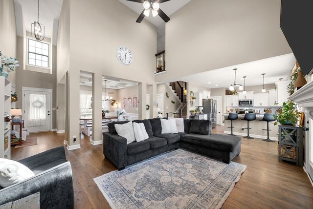 2462 Shadowood Rd, Clarksville, TN 37043