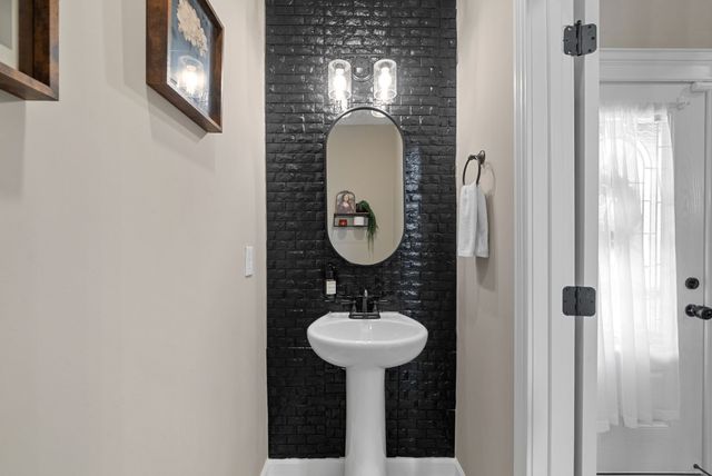 2462 Shadowood Rd, Clarksville, TN 37043