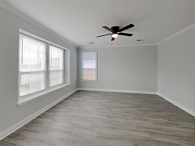 1032 E Leuda Street, Fort Worth, TX 76104