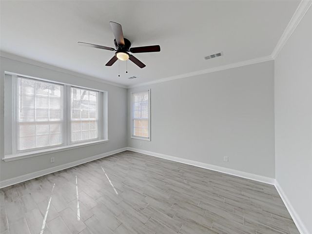 1032 E Leuda Street, Fort Worth, TX 76104