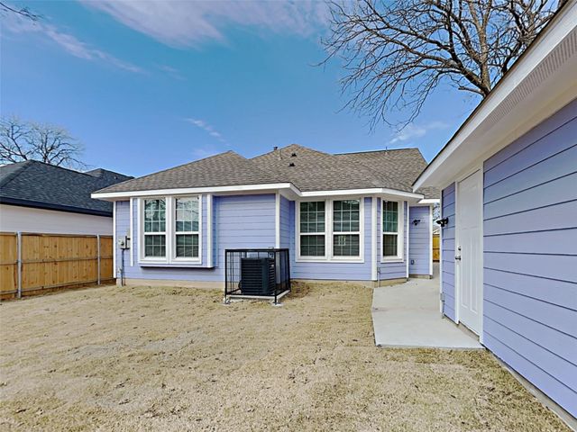 1032 E Leuda Street, Fort Worth, TX 76104