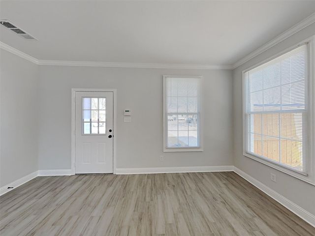 1032 E Leuda Street, Fort Worth, TX 76104