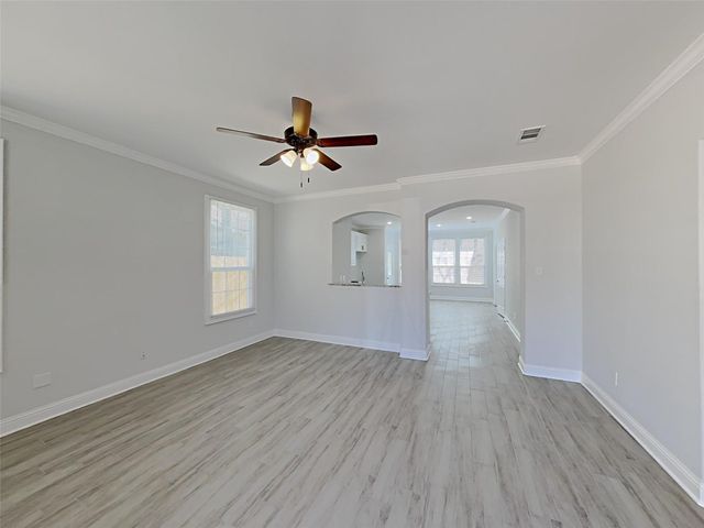 1032 E Leuda Street, Fort Worth, TX 76104