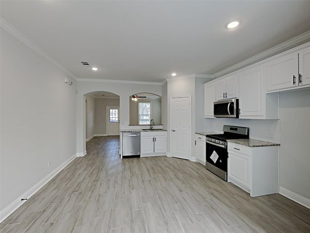 1032 E Leuda Street, Fort Worth, TX 76104