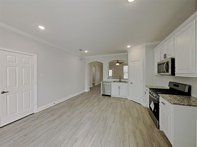 1032 E Leuda Street, Fort Worth, TX 76104