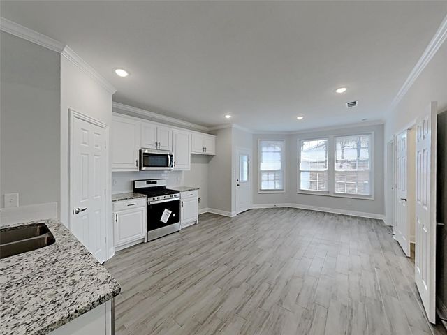 1032 E Leuda Street, Fort Worth, TX 76104