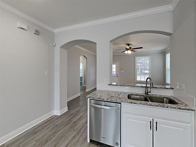 1032 E Leuda Street, Fort Worth, TX 76104