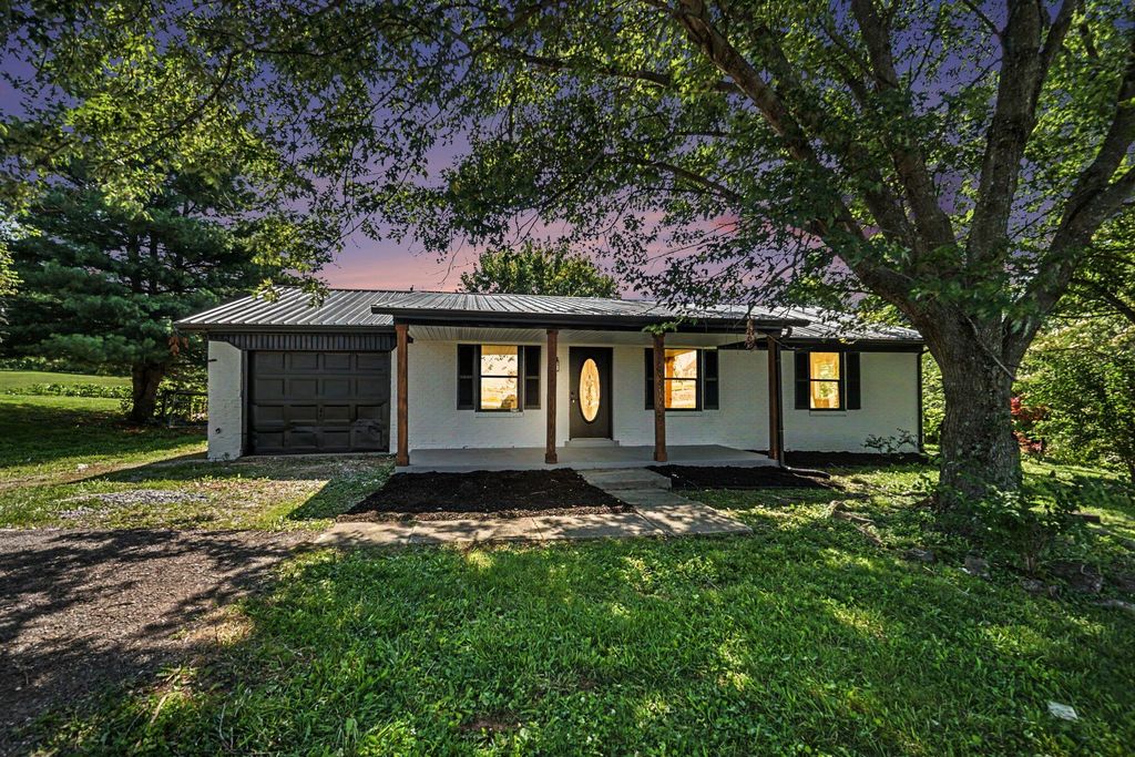 3885 Louisville Road, Salvisa, KY 40372