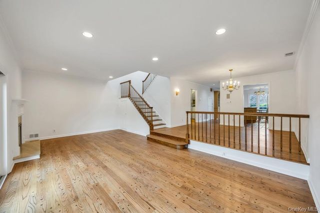 162 Southgate Circle, Massapequa Park, NY 11762
