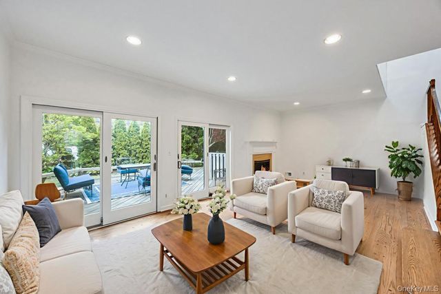 162 Southgate Circle, Massapequa Park, NY 11762