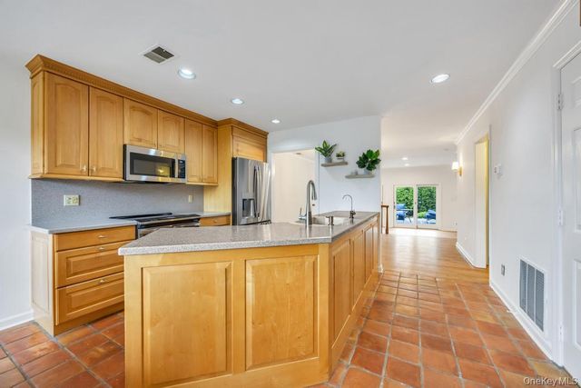 162 Southgate Circle, Massapequa Park, NY 11762