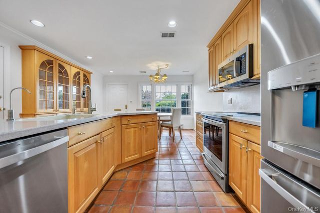 162 Southgate Circle, Massapequa Park, NY 11762