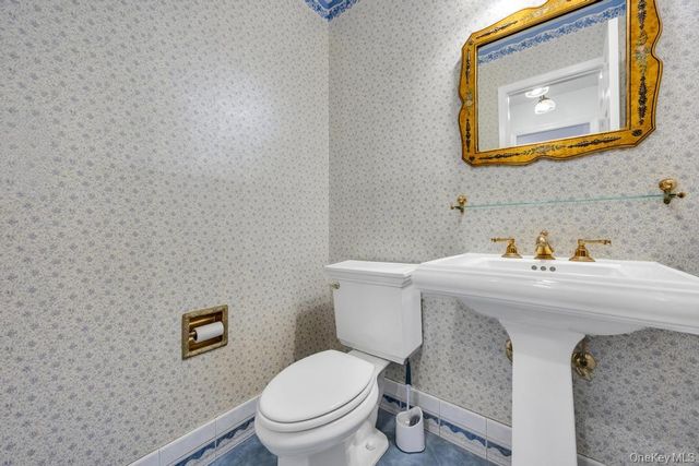162 Southgate Circle, Massapequa Park, NY 11762
