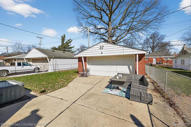 13522 Netherwood Street, Southgate, MI 48195