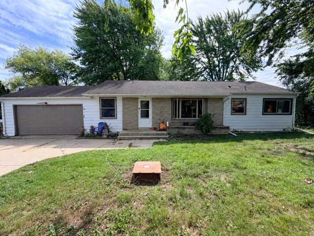 523 E Schowalter STREET, Saukville, WI 53080