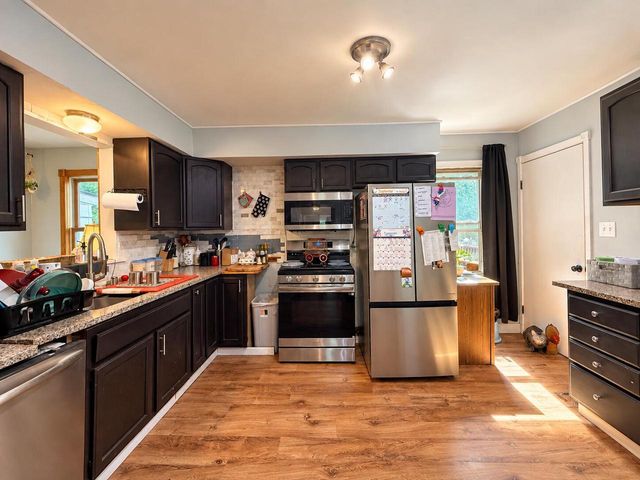 523 E Schowalter STREET, Saukville, WI 53080