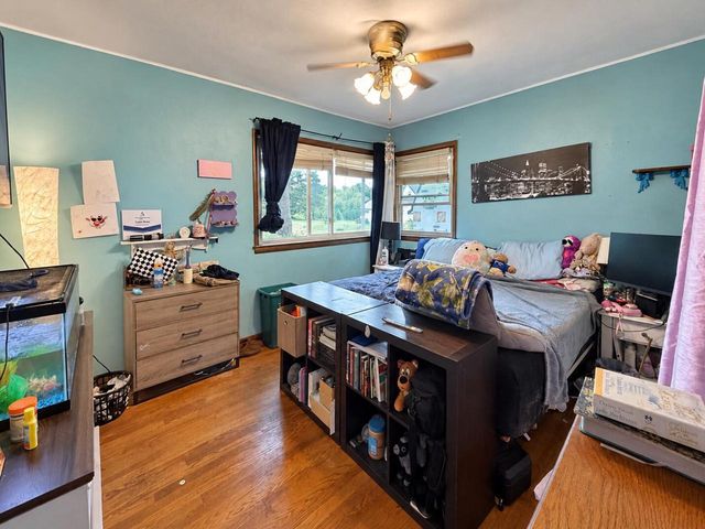 523 E Schowalter STREET, Saukville, WI 53080