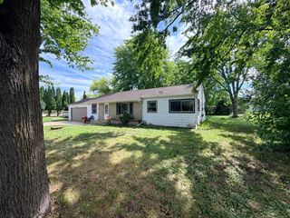 523 E Schowalter STREET, Saukville, WI 53080