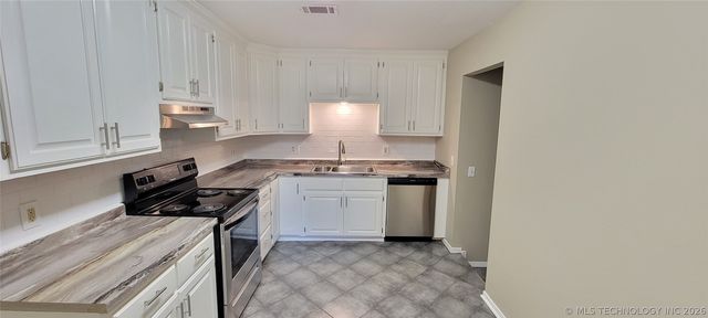 1122 E 48th Place, Tulsa, OK 74105