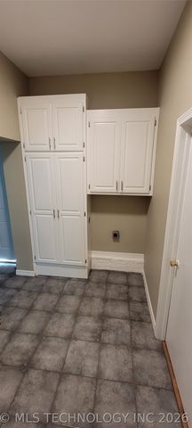 1122 E 48th Place, Tulsa, OK 74105
