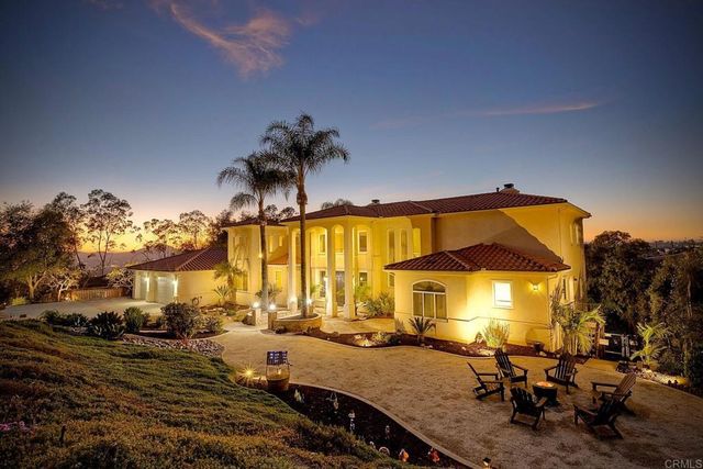 2471 Canyon Creek Road, Escondido, CA 92025