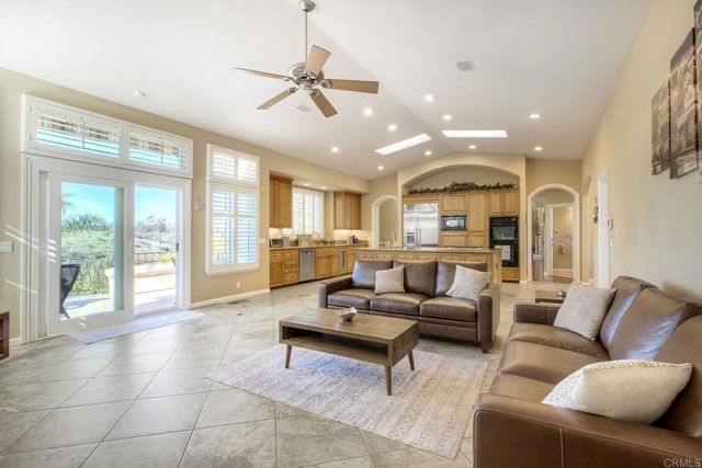 2471 Canyon Creek Road, Escondido, CA 92025