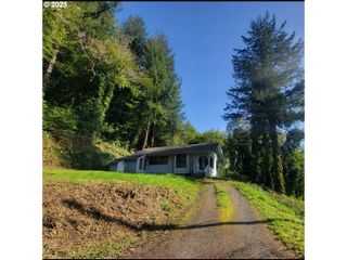 95389 HAYNES WAY Ln, North Bend, OR 97459