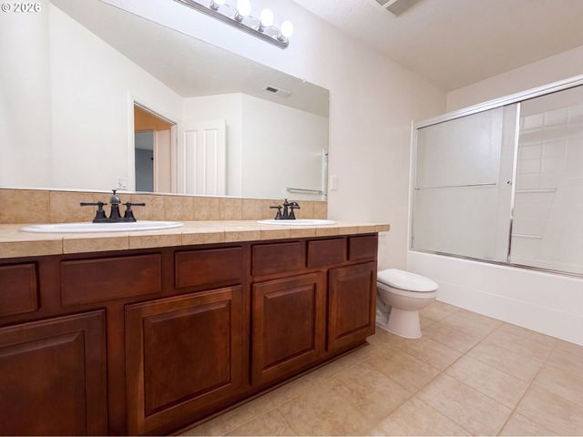 3468 Se SILVER FOX Ave, Hillsboro, OR 97123