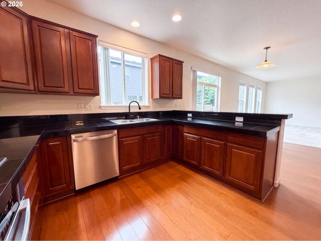 3468 Se SILVER FOX Ave, Hillsboro, OR 97123