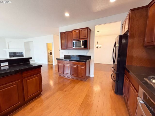 3468 Se SILVER FOX Ave, Hillsboro, OR 97123