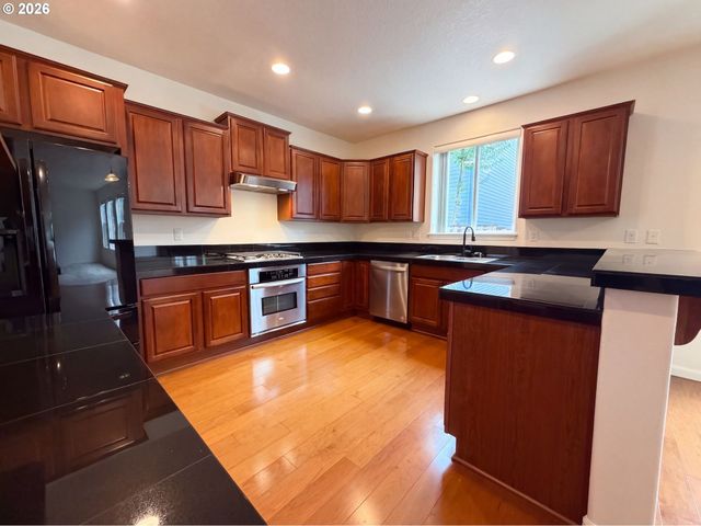 3468 Se SILVER FOX Ave, Hillsboro, OR 97123