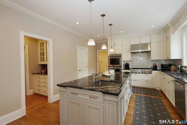 30 Whipstick Road, Ridgefield, CT 06877