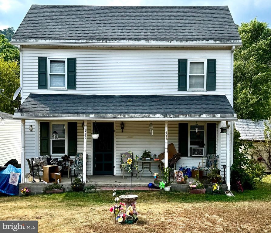 739 HARRISON AVE, Berkeley Springs, WV 25411