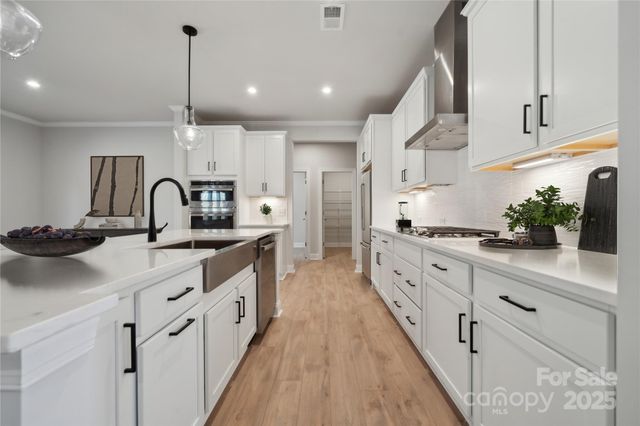 204 Balboa Street, Matthews, NC 28104