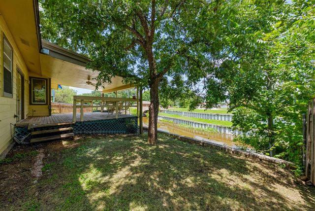 109 Channel DR, Sunrise Beach, TX 78643