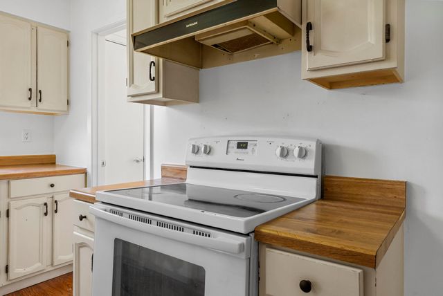 109 Channel DR, Sunrise Beach, TX 78643