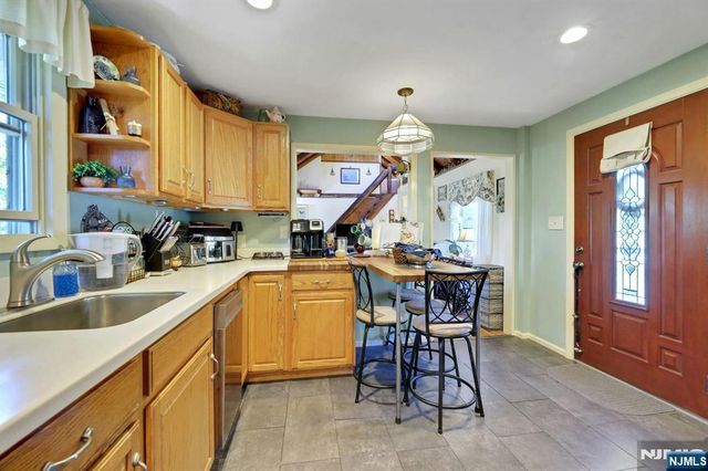 2 Kushaqua Trail, West Milford, NJ 07421