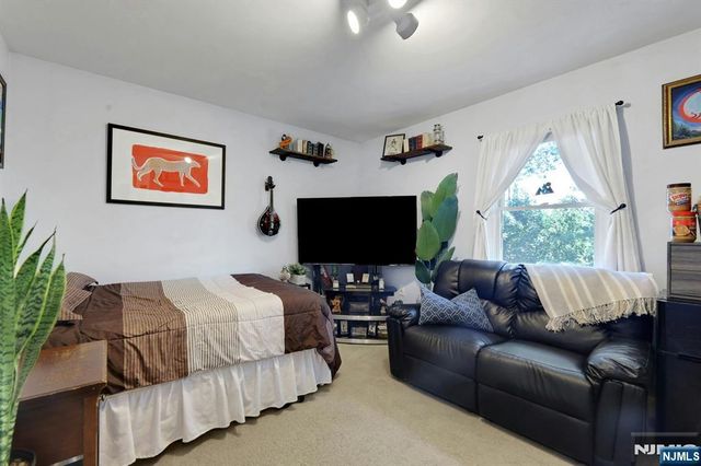 2 Kushaqua Trail, West Milford, NJ 07421