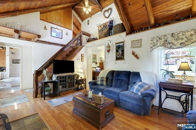 2 Kushaqua Trail, West Milford, NJ 07421