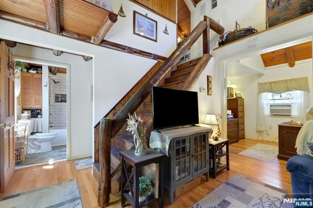 2 Kushaqua Trail, West Milford, NJ 07421