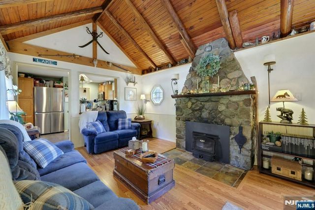 2 Kushaqua Trail, West Milford, NJ 07421
