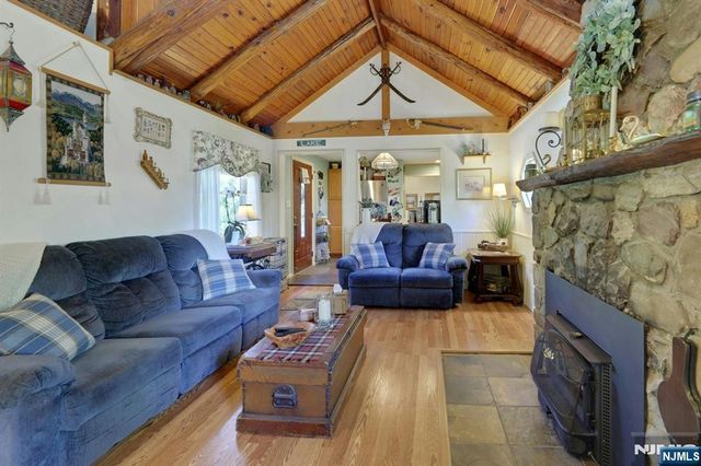 2 Kushaqua Trail, West Milford, NJ 07421