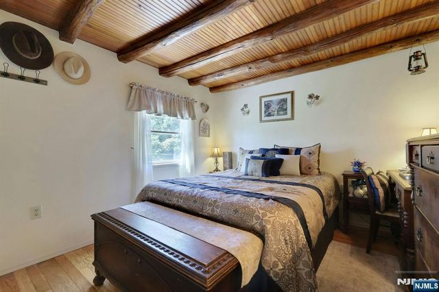 2 Kushaqua Trail, West Milford, NJ 07421