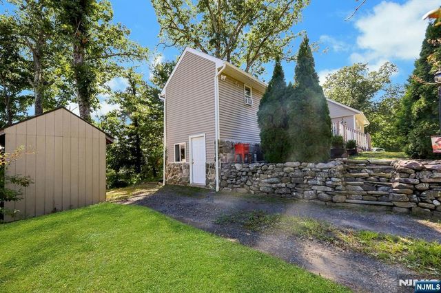 2 Kushaqua Trail, West Milford, NJ 07421