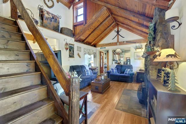 2 Kushaqua Trail, West Milford, NJ 07421