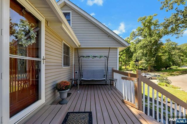 2 Kushaqua Trail, West Milford, NJ 07421