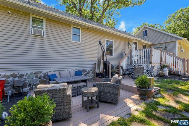 2 Kushaqua Trail, West Milford, NJ 07421